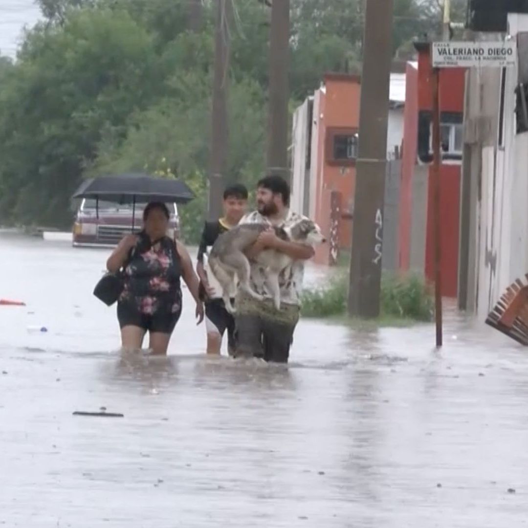Familias Evacúan con sus Mascotas Durante Inundaciones en Piedras Negras